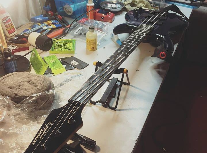 Hammer-on Naprawa instrument&oacute;w muzycznych